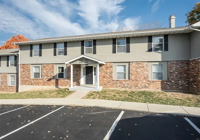 Listing Photo 5 - Condo for sale in building located at 2294 Highland Hl Dr, Saint Peters, MO 63376 - Unit #H