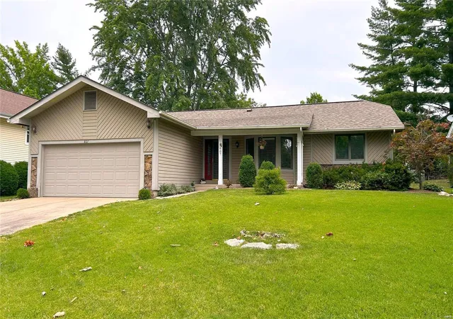 Photo 1 of Single family home for sale at 807 Briarwood Ct, Lake Saint Louis, MO 63367 | MLS# 24067202 | Listing updated on 2024-11-26