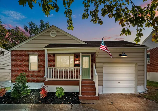 Photo 1 of Sale Pending at 9810 Huntingdon Ln, Saint Louis, MO 63123 | MLS# 24067307 | Listing updated on 2024-11-18