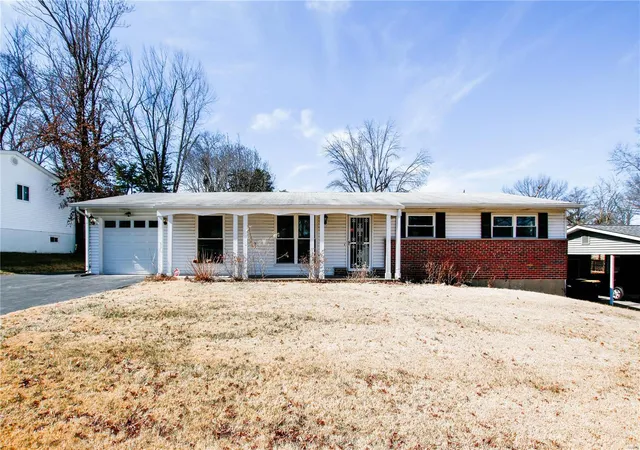 Photo 1 of Single family home for sale at 1315 Jeanne Hills Dr, Saint Louis, MO 63146 | MLS# 24067337 | Listing updated on 2025-03-17