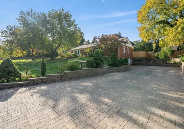 Photo 2 of Sale Pending at 14 Scarsdale Ln, Saint Louis, MO 63117 | MLS# 24067356 | Listing updated on 2024-10-30