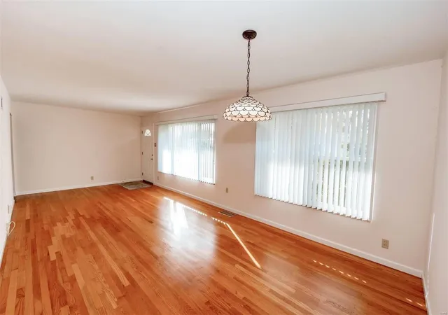 Photo 3 of Sale Pending at 21 Buckley Meadows Dr, Saint Louis, MO 63125 | MLS# 24067363 | Listing updated on 2024-11-12