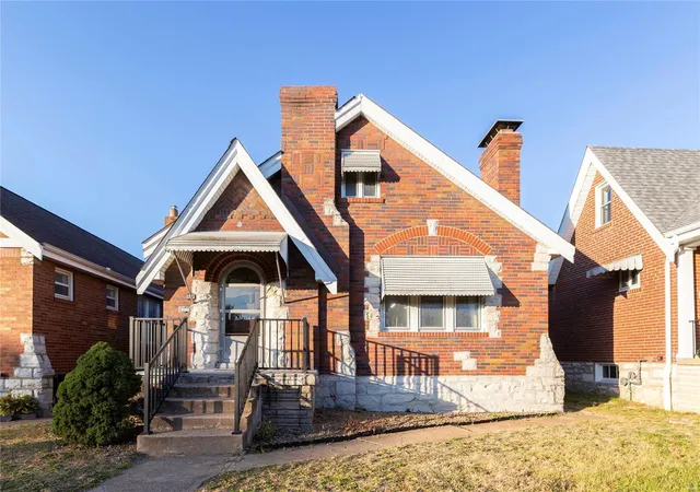Photo 1 of Sale Pending at 5733 Chippewa St, Saint Louis, MO 63109 | MLS# 24067364 | Listing updated on 2024-11-21