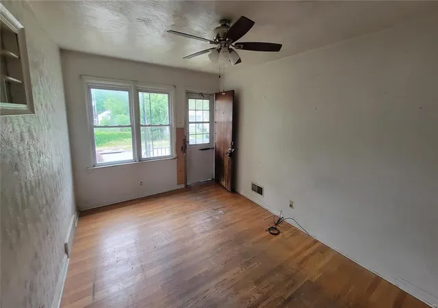 Photo 3 of Single family home for sale at 2134 Esther Ave, Saint Louis, MO 63139 | MLS# 24067544 | Listing updated on 2024-11-04