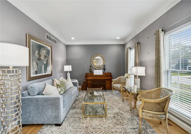 Photo 3 of Single family home for sale at 544 Mapleview Dr, Saint Louis, MO 63130 | MLS# 24067548 | Listing updated on 2024-12-18