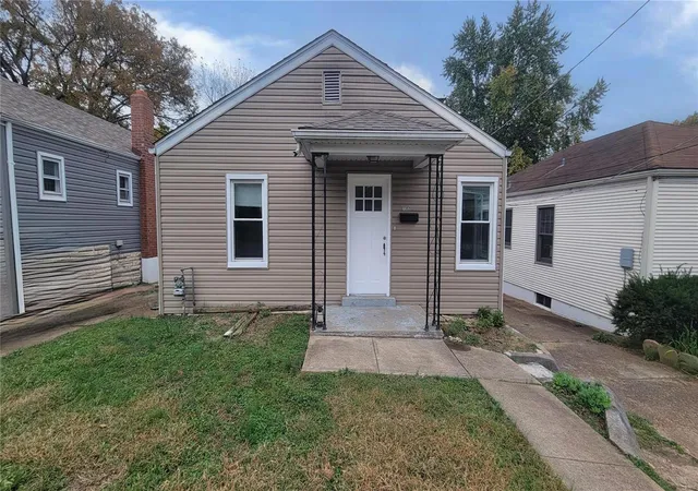 Photo 1 of Single family home for sale at 1352 Louisville Ave, Saint Louis, MO 63139 | MLS# 24067559 | Listing updated on 2024-12-05