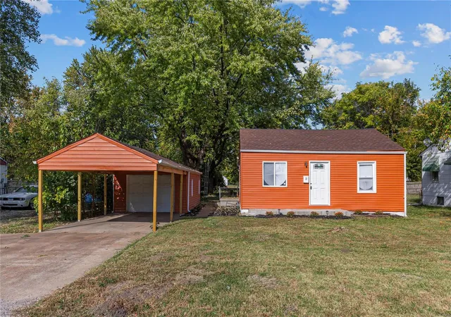 Photo 1 of Single family home for sale at 23 Kinder St, East Saint Louis, IL 62206 | MLS# 24067601 | Listing updated on 2024-12-06