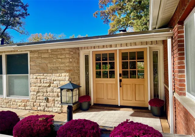 Photo 4 of Single family home for sale at 5 Chasselle Ln, Saint Louis, MO 63141 | MLS# 24067635 | Listing updated on 2024-12-16