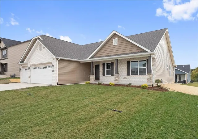 2nd image of 700 Creekside Ct, O'fallon, IL 62269 | MLS# 24067711