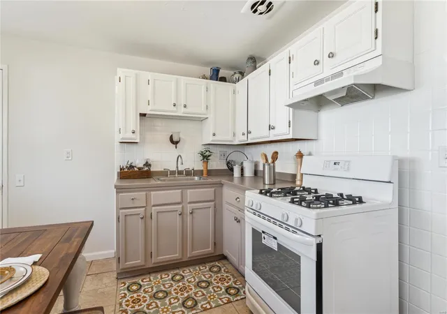 Photo 3 of Single family home for sale at 10331 Chesley Dr, Saint Louis, MO 63136 | MLS# 24067868 | Listing updated on 2025-03-18