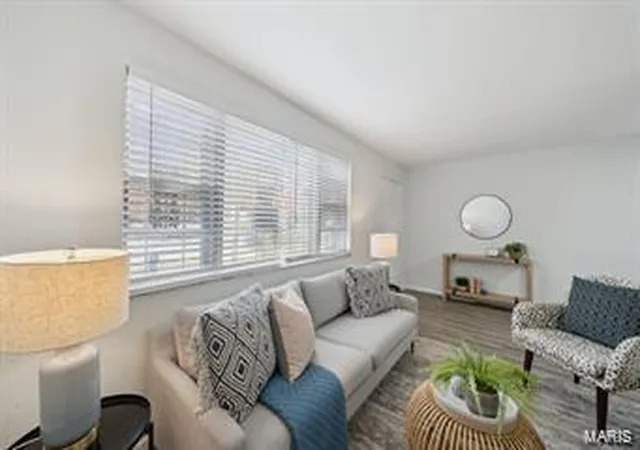 Photo 3 of Sale Pending at 2018 Chippewa St, Saint Louis, MO 63118 | MLS# 24067913 | Listing updated on 2024-12-10