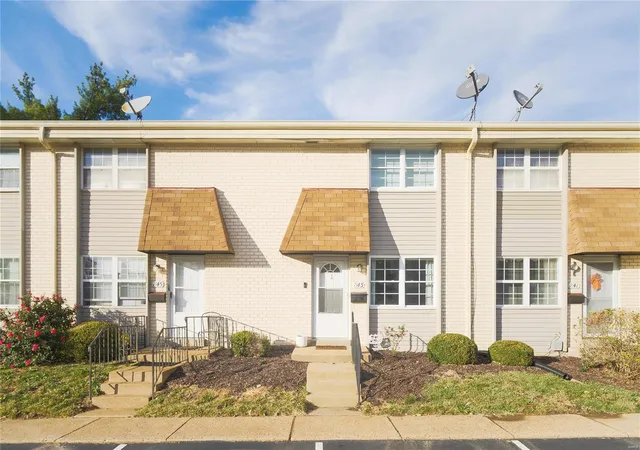 Photo 1 of Townhouse for sale at 843 Wendevy Ct, Ballwin, MO 63011 | MLS# 24067951 | Listing updated on 2024-12-16