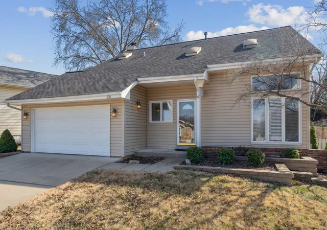 Photo 1 of Sale Pending at 736 Woodbriar Ln, Saint Charles, MO 63303 | MLS# 24067968 | Listing updated on 2025-03-11