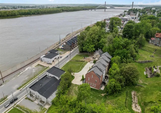 Photo 2 of Townhouse for sale at 325 Main St N, Cape Girardeau, MO 63701 | MLS# 24067981 | Listing updated on 2025-03-18