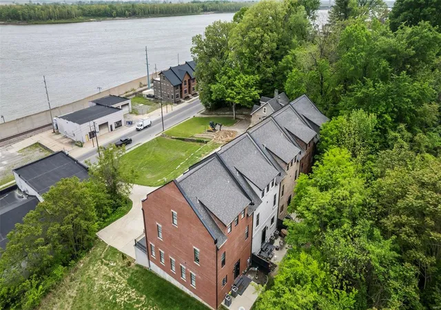 Photo 3 of Townhouse for sale at 325 Main St N, Cape Girardeau, MO 63701 | MLS# 24067981 | Listing updated on 2025-03-18