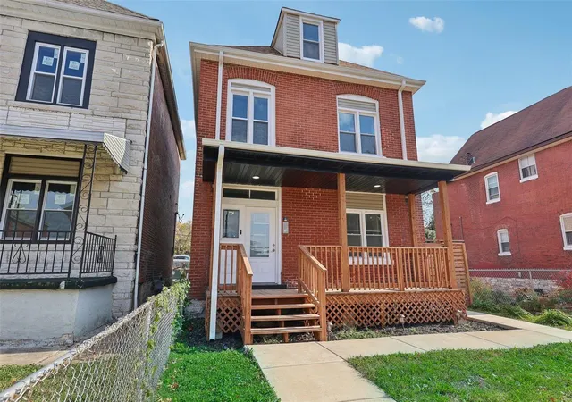 Photo 2 of Sale Pending at 1226 Temple Pl, Saint Louis, MO 63112 | MLS# 24068052 | Listing updated on 2024-11-20