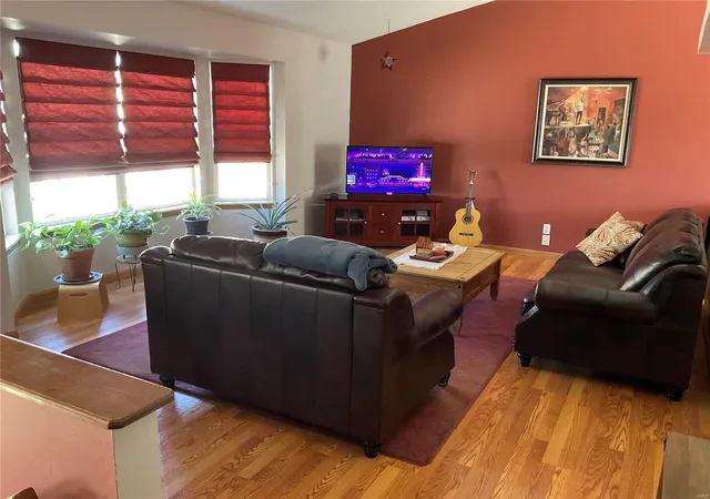 Photo 2 of Single family home for sale at 1681 Chapman Ct, Saint Charles, MO 63303 | MLS# 24068147 | Listing updated on 2024-11-25