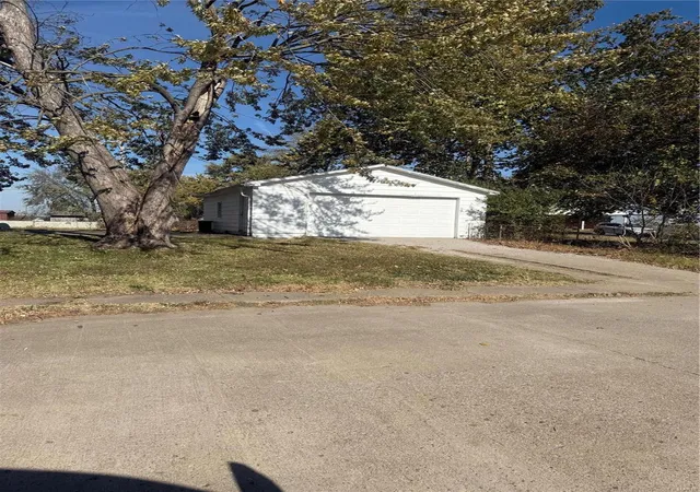 Photo 2 of Single family home for sale at 1123 Saint Bartholomew Dr, East Saint Louis, IL 62206 | MLS# 24068295 | Listing updated on 2024-10-31