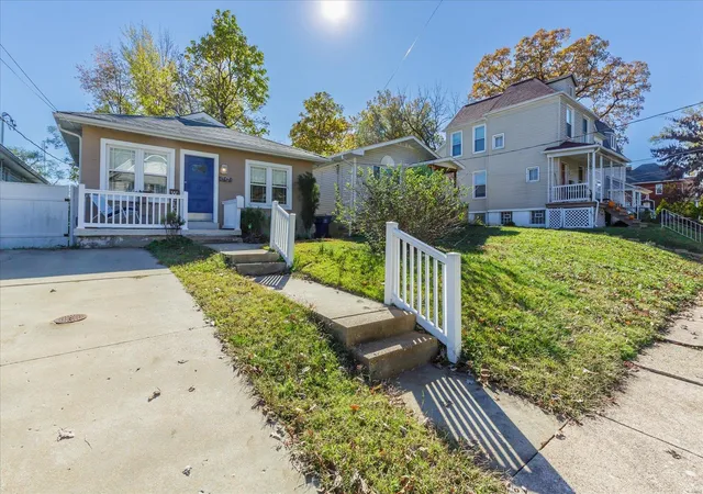 Photo 2 of Sale Pending at 3414 Manhattan Ave, Saint Louis, MO 63143 | MLS# 24068302 | Listing updated on 2024-12-17