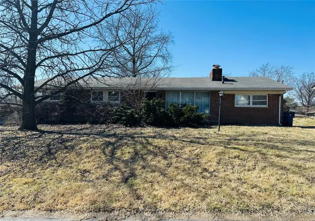 Photo 1 of Single family home for sale at 8751 Townhill Dr, Saint Louis, MO 63126 | MLS# 24068436 | Listing updated on 2025-04-01