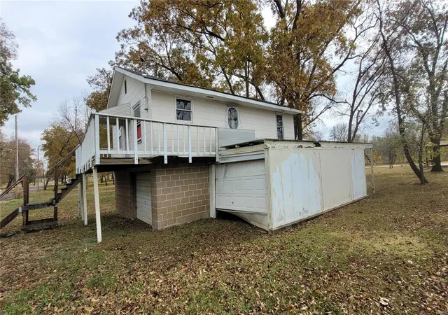 Photo 2 of Single family home for sale at 30 Dardenne Dr, Saint Charles, MO 63301 | MLS# 24068458 | Listing updated on 2025-02-28