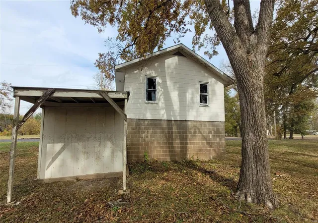 Photo 3 of Single family home for sale at 30 Dardenne Dr, Saint Charles, MO 63301 | MLS# 24068458 | Listing updated on 2025-02-28