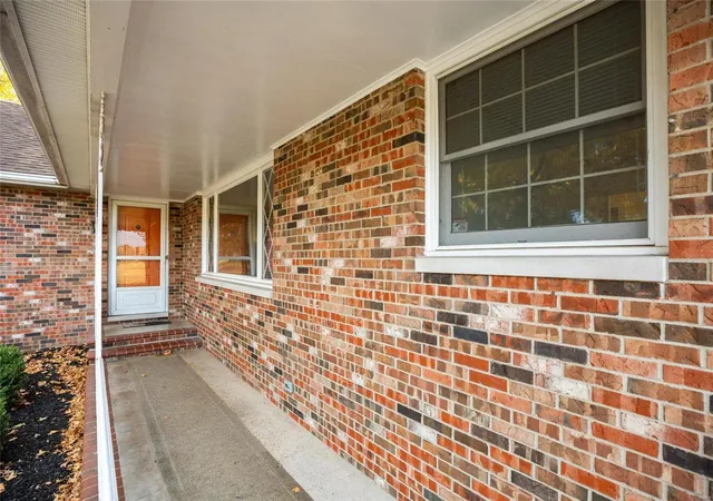 Photo 2 of Single family home for sale at 501 N Deneen St, Staunton, IL 62088 | MLS# 24068516 | Listing updated on 2024-12-05