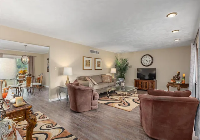 Photo 3 of Single family home for sale at 501 N Deneen St, Staunton, IL 62088 | MLS# 24068516 | Listing updated on 2024-12-05