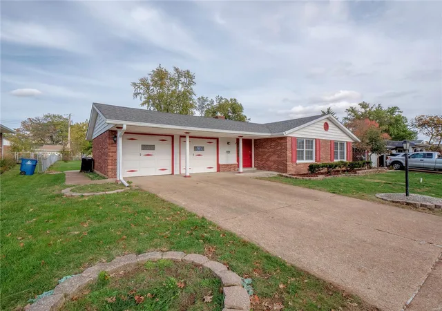 Photo 2 of Single family home for sale at 5159 Towne Centre Dr, Saint Louis, MO 63128 | MLS# 24068521 | Listing updated on 2024-11-18