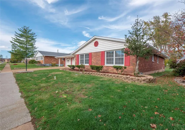 Photo 3 of Single family home for sale at 5159 Towne Centre Dr, Saint Louis, MO 63128 | MLS# 24068521 | Listing updated on 2024-11-18