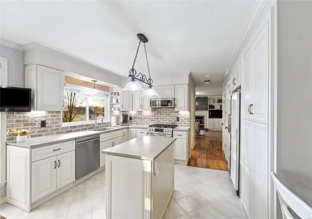 Photo 3 of Sale Pending at 4112 Stafford Pl Ct, Saint Charles, MO 63304 | MLS# 24068581 | Listing updated on 2024-11-23