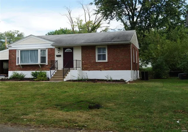 Photo 1 of Single family home for sale at 4 Regina Ct, Florissant, MO 63031 | MLS# 24068583 | Listing updated on 2024-10-31