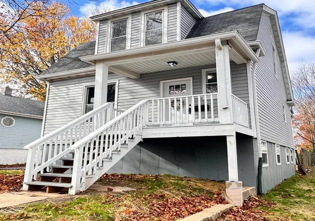 Photo 1 of Single family home for sale at 2945 Ridgeway Ave, Saint Louis, MO 63114 | MLS# 24068633 | Listing updated on 2024-12-09