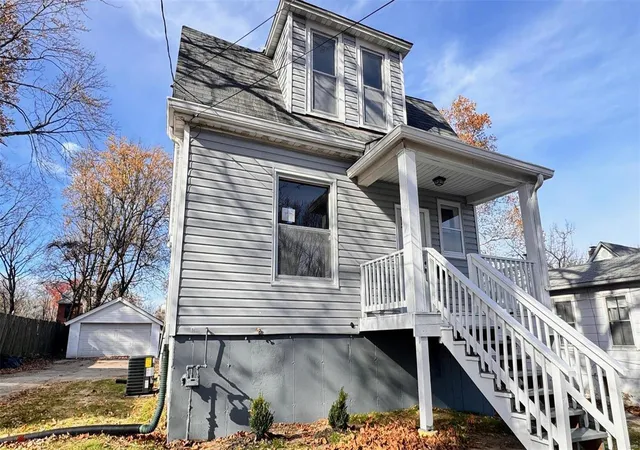 Photo 1 of Single family home for sale at 2945 Ridgeway Ave, Saint Louis, MO 63114 | MLS# 24068633 | Listing updated on 2024-12-09