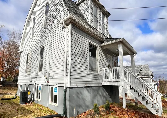 Photo 2 of Single family home for sale at 2945 Ridgeway Ave, Saint Louis, MO 63114 | MLS# 24068633 | Listing updated on 2024-12-09