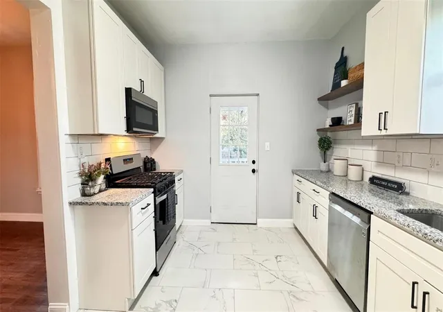 Photo 3 of Single family home for sale at 2945 Ridgeway Ave, Saint Louis, MO 63114 | MLS# 24068633 | Listing updated on 2024-12-09