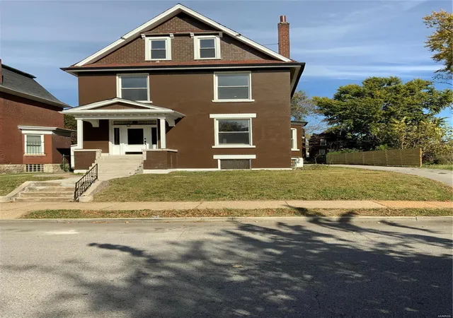 Photo 2 of Single family home for sale at 37 Lewis Pl, Saint Louis, MO 63113 | MLS# 24068721 | Listing updated on 2024-11-18