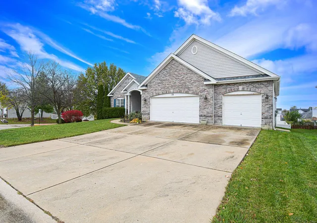Photo 3 of Single family home for sale at 72 Ancestry Ct, Saint Peters, MO 63376 | MLS# 24068750 | Listing updated on 2024-12-16