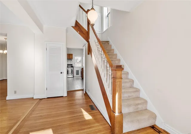 Photo 2 of Single family home for sale at 7235 El Moro Ave, Saint Louis, MO 63117 | MLS# 24068755 | Listing updated on 2024-12-07
