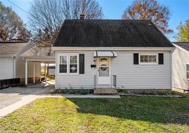 Photo 1 of Sale Pending at 210 Columbia Ave, Waterloo, IL 62298 | MLS# 24068811 | Listing updated on 2024-11-21