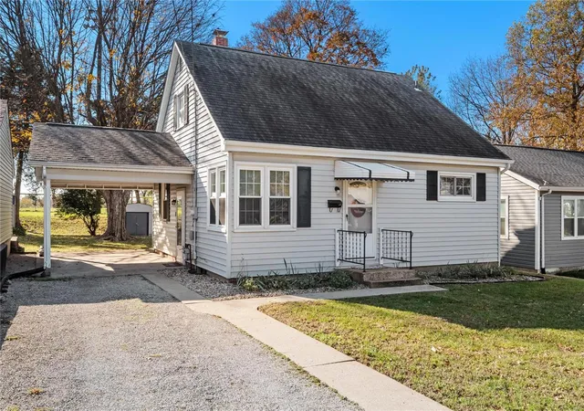 Photo 2 of Sale Pending at 210 Columbia Ave, Waterloo, IL 62298 | MLS# 24068811 | Listing updated on 2024-11-21