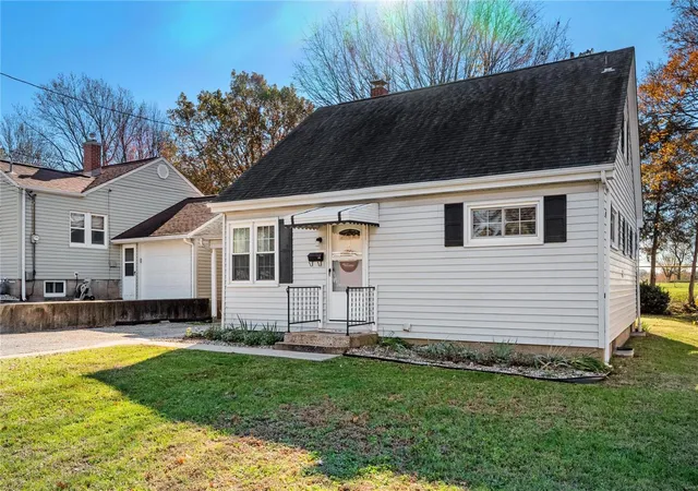 Photo 2 of Sale Pending at 210 Columbia Ave, Waterloo, IL 62298 | MLS# 24068811 | Listing updated on 2024-11-21