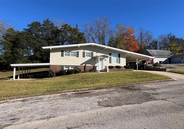 Photo 2 of Single family home for sale at 1105 Schriewer Dr, Hermann, MO 65041 | MLS# 24068886 | Listing updated on 2024-12-09