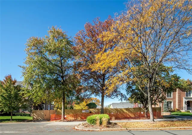 Photo 1 of Land for sale at 123 N Forsyth Blvd, Saint Louis, MO 63105 | MLS# 24068894 | Listing updated on 2024-11-06
