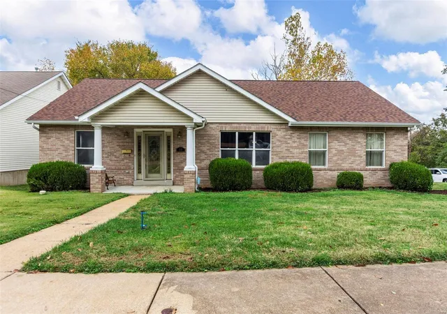 Photo 1 of Single family home for sale at 33 W Waymire Ave, Saint Louis, MO 63119 | MLS# 24068914 | Listing updated on 2024-11-29