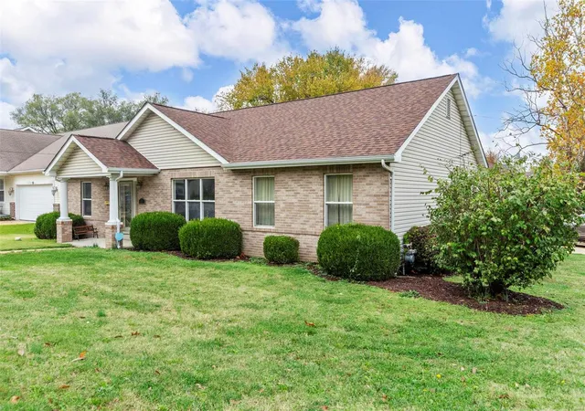 Photo 1 of Single family home for sale at 33 W Waymire Ave, Saint Louis, MO 63119 | MLS# 24068914 | Listing updated on 2024-11-29