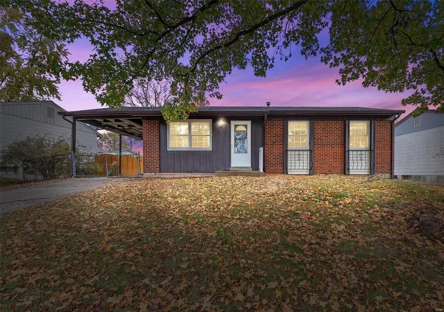 Photo 1 of Sale Pending at 3524 Fleet Ln, Saint Charles, MO 63301 | MLS# 24069110 | Listing updated on 2024-11-20