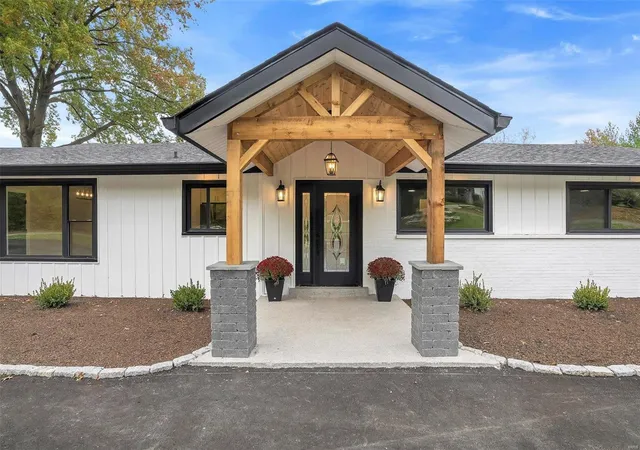 Photo 1 of Sale Pending at 10455 Ladue Rd, Saint Louis, MO 63141 | MLS# 24069126 | Listing updated on 2024-11-21