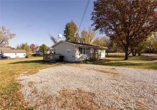 Photo 2 of Single family home for sale at 901 Ely St, Perry, MO 63462 | MLS# 24069138 | Listing updated on 2024-11-05