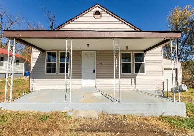 Photo 2 of Sale Pending at 1008 E Hawkins St, Salem, MO 65560 | MLS# 24069184 | Listing updated on 2024-11-06